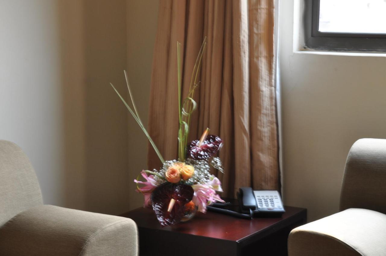 Hotel Royal キンシャサ エクステリア 写真